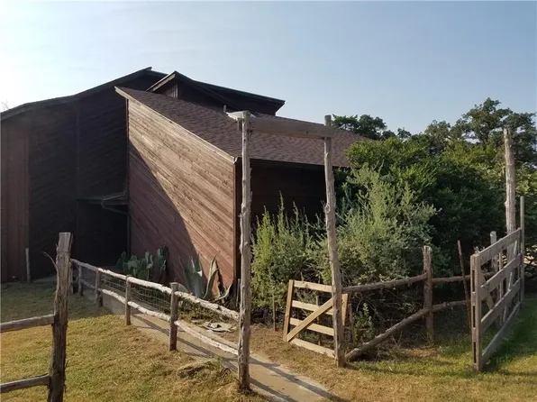 112 Hunters Chase, Cedar Creek, TX 78612