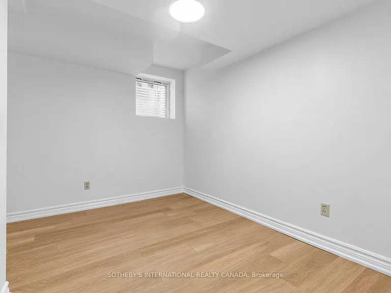 11 Valley Centre Dr #BASEMENT — Photo 13