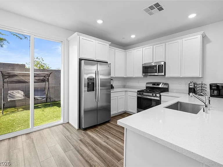 9446 Sequoia Ridge Ave — Photo 10
