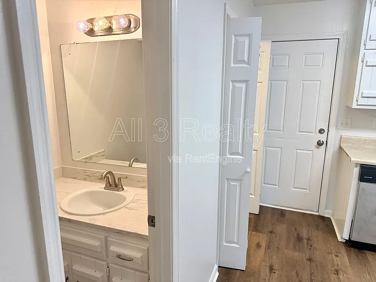 470 S Jeff Davis Dr #B — Photo 5