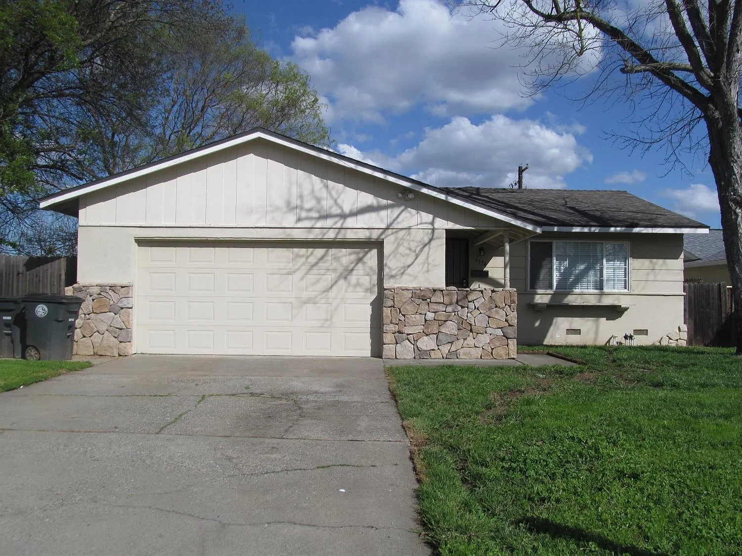 7554 Garden Gate Dr photo 1