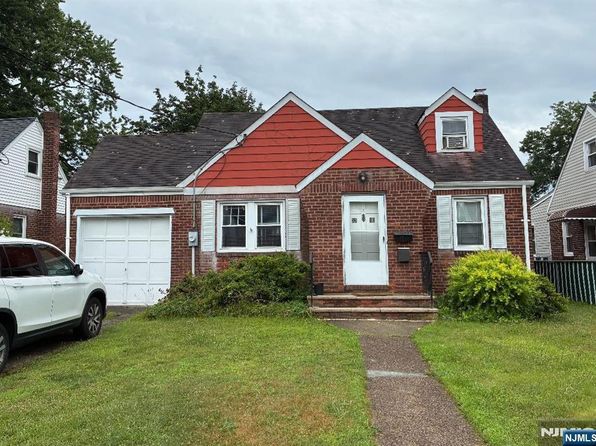 23-10 Watkins Ave