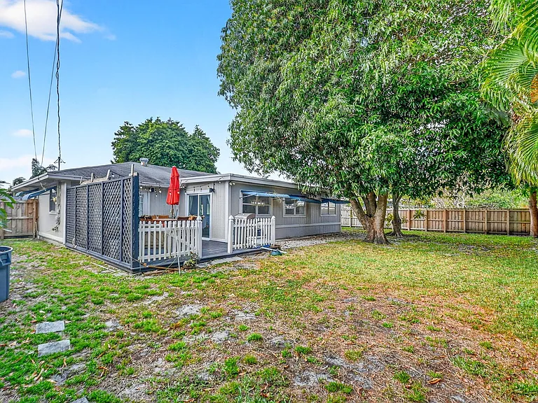 320 Riverdale Rd — Photo 41