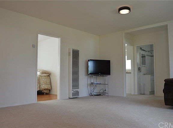 Front unit living room
