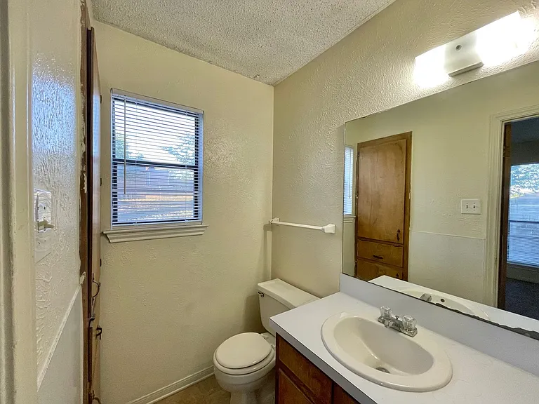 2402 Kirk Cir — Photo 20