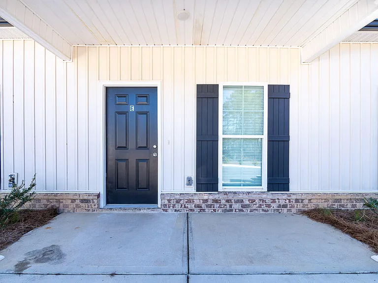 1227 University Ln #E — Photo 2
