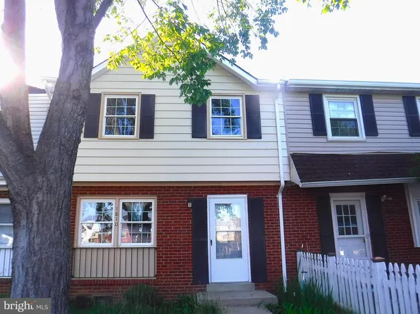 1810 Fort Pulaski Ct, Dumfries, VA 22026
