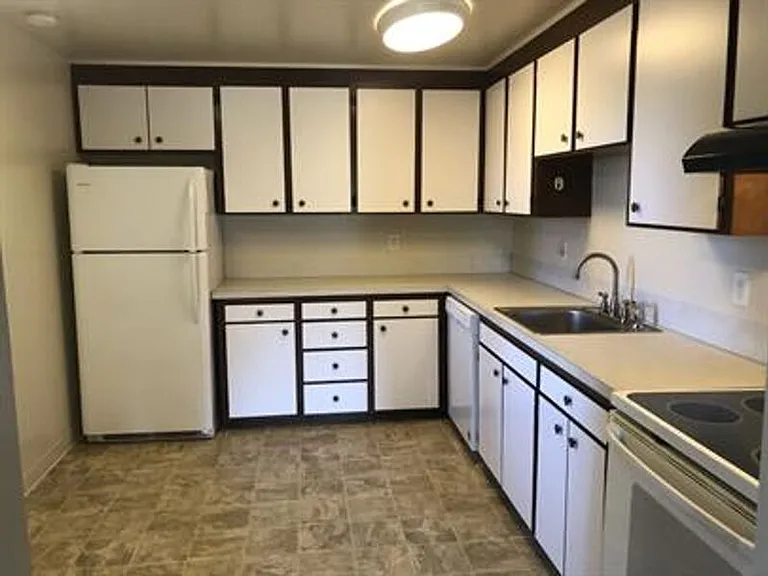 703 Broadway St #4 — Photo 20