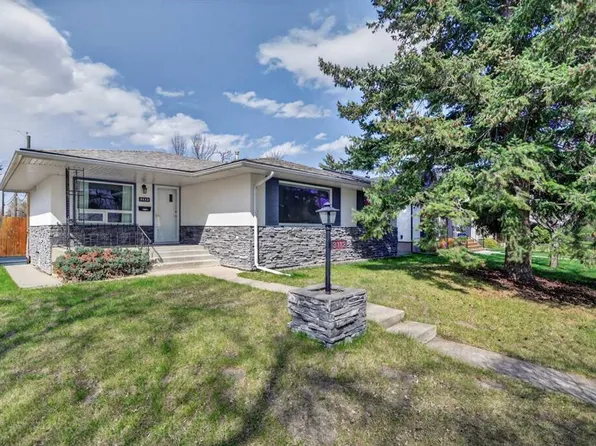 3112 S 34th Ave SW, Calgary, AB T3E 0Y9
