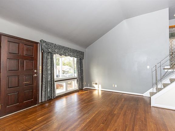 4th image of 5778 Green Acres Ct