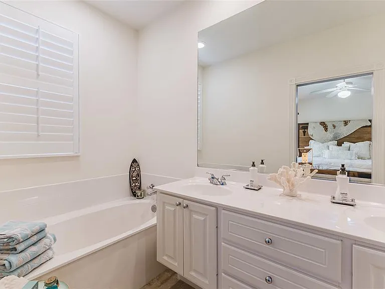 1564 Napoli Dr W — Photo 18