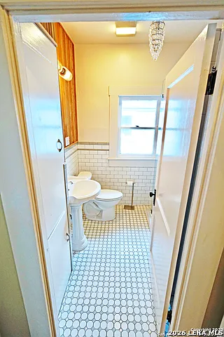412 E Myrtle St — Photo 7