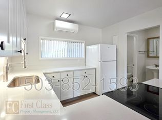 8500 SW Canyon Dr APT 3, Portland, OR 97225