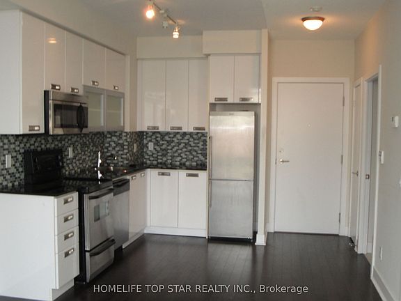 4th image of 90 Stadium Rd #411
