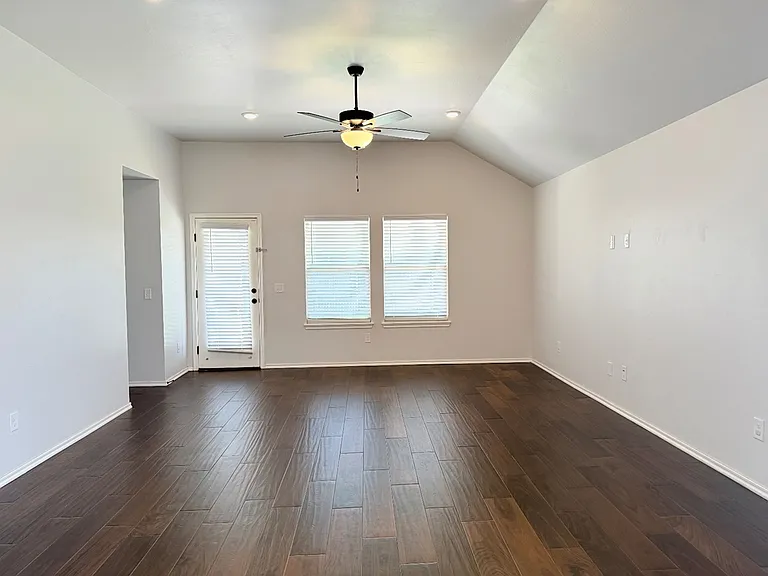 18600 Luna Dr — Photo 17