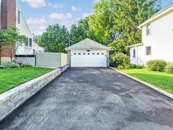 4th image of 160 Littleworth Ln