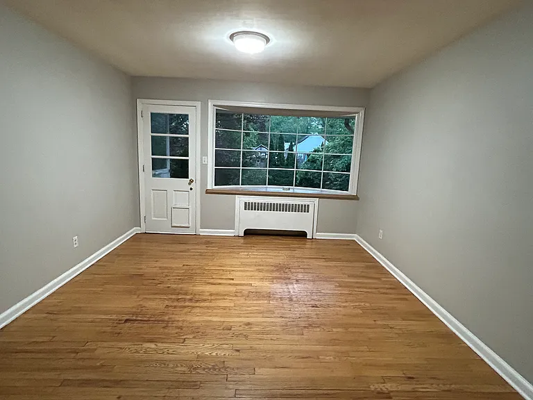 383 Jefferson Ave — Photo 4