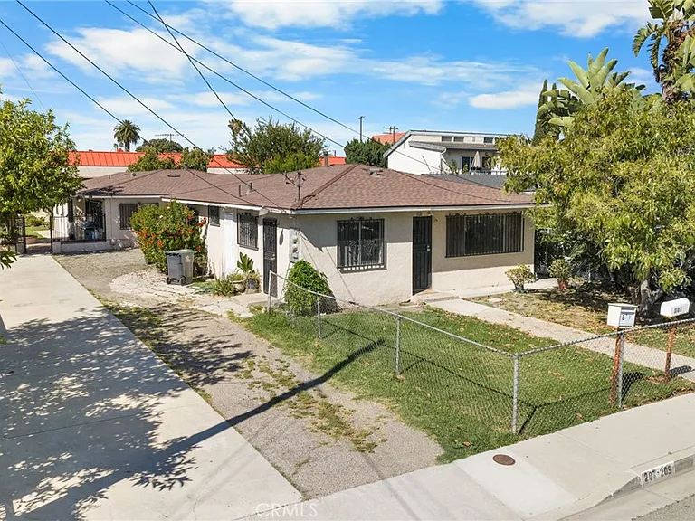 207 E Flora St — Photo 1