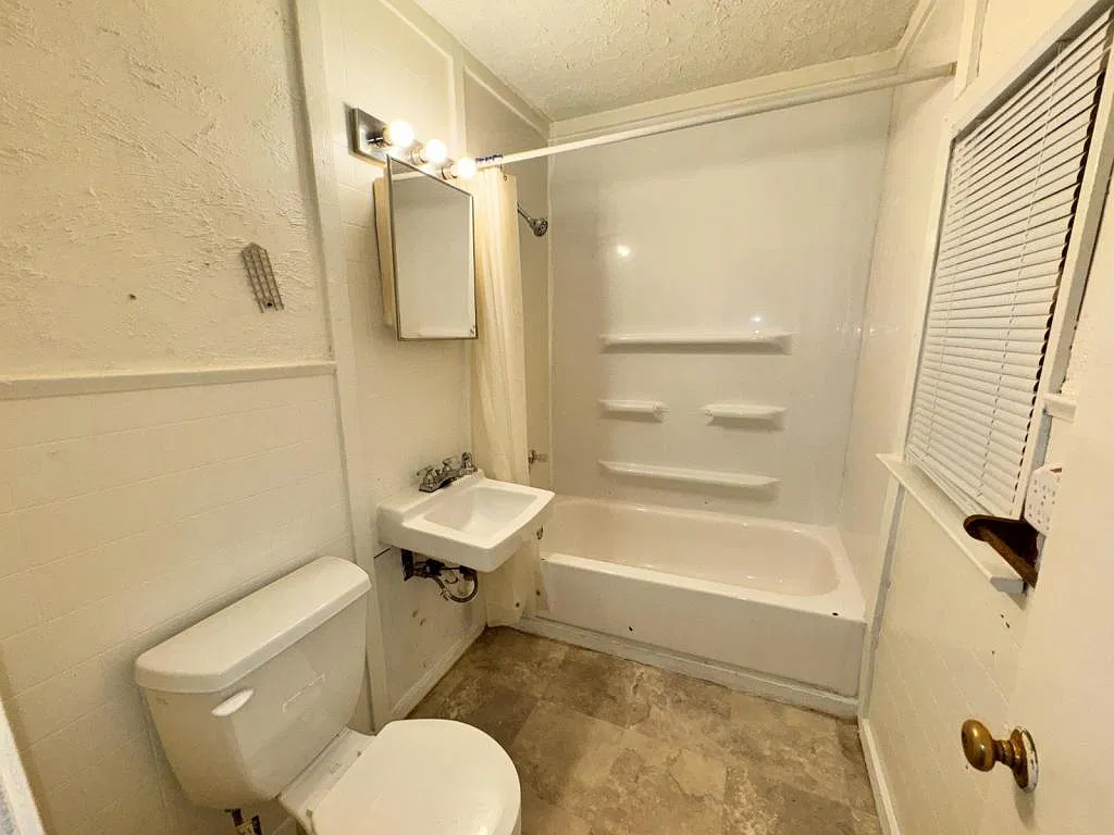 511 E Cherry St, 6 — Photo 4