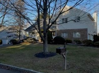 34 Knob Hill Rd, Morganville, NJ 07751