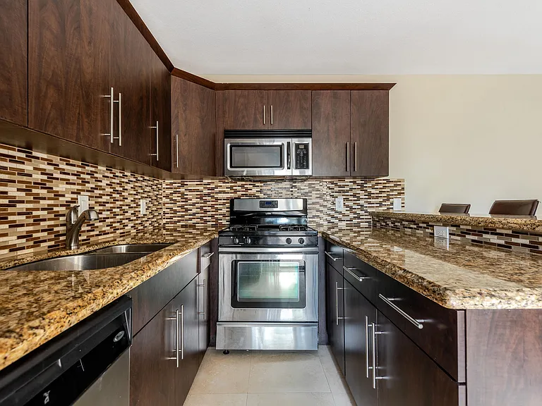 2471 Waterside Dr — Photo 6