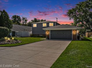 386 E Glass Rd, Ortonville, MI 48462