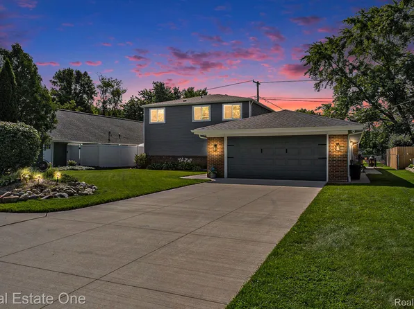 386 E Glass Rd, Ortonville, MI 48462