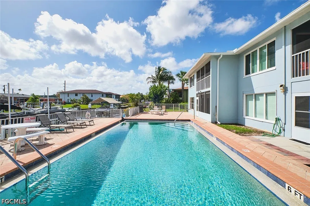 2 bed, 2.0 bath, 1262 sqft, $3,000 — Photo 2