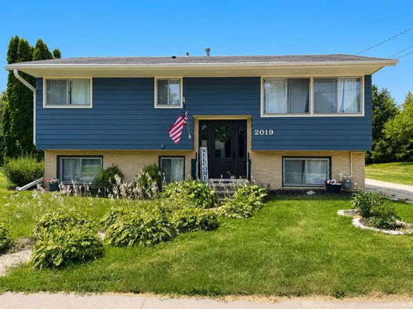 2019 Mitchell St, Oshkosh, WI 54901