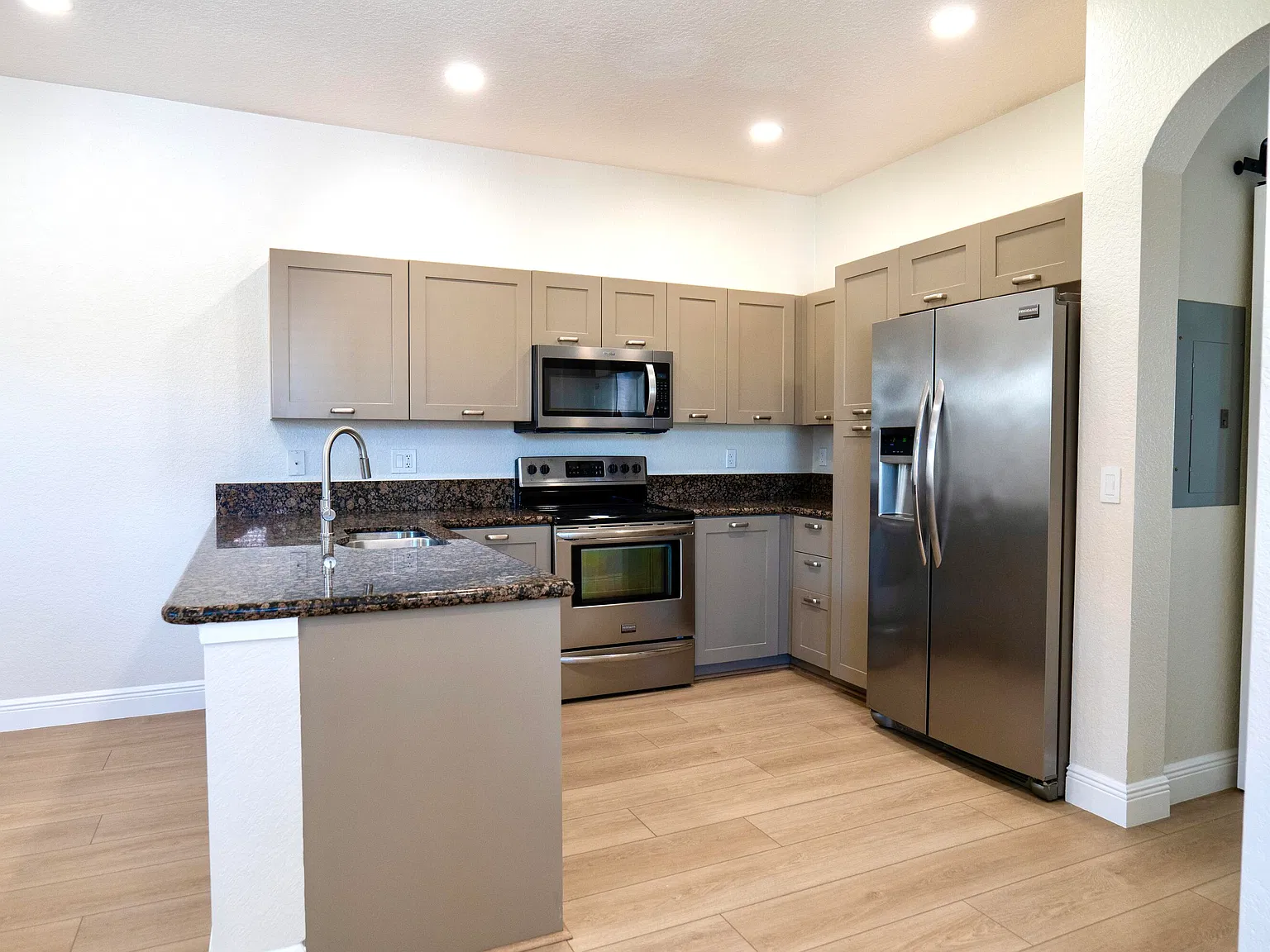 2 bed, 2.0 bath, 1083 sqft, $2,500 — Photo 3