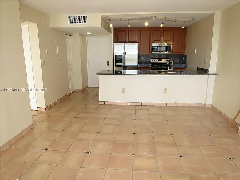 600 NE 36th St #517 — Photo 17