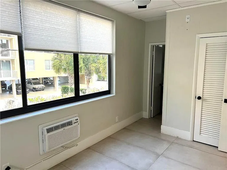 1541 Cordova Rd #205 — Photo 4