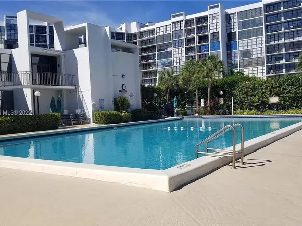 800 Parkview Dr, Hallandale Beach, FL 33009