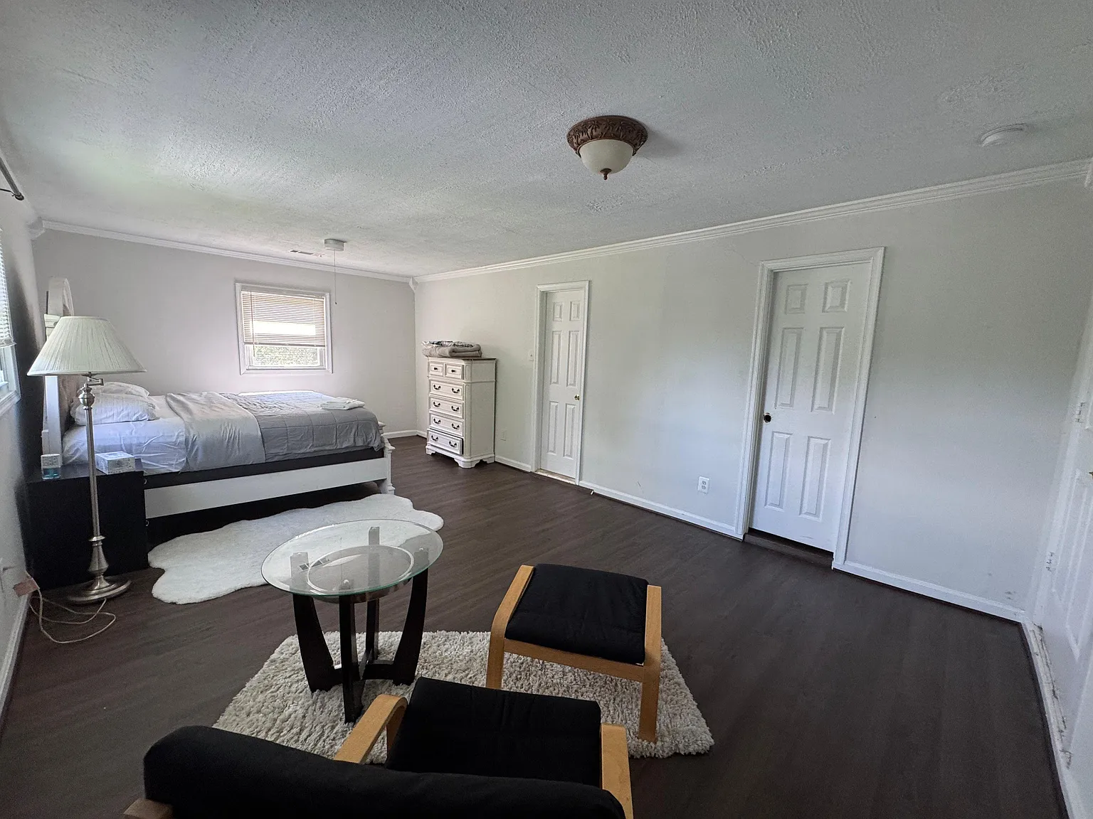2 bed, 1.0 bath, 5000 sqft, $1,386 — Photo 2