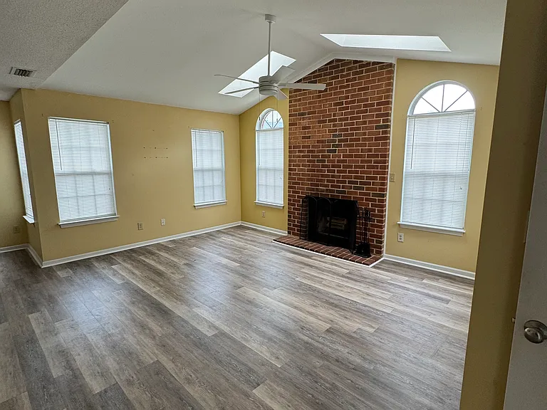436 Lees Mill Dr — Photo 4