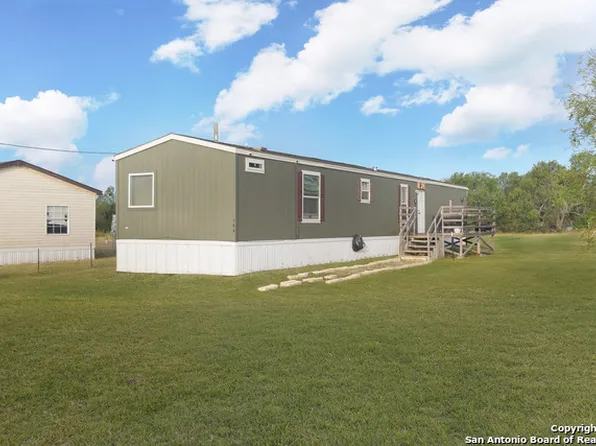 584 LAS PALOMAS DR, Lytle, TX 78052