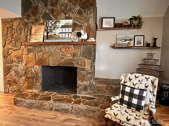 3rd image of 501 Wonderwood Dr