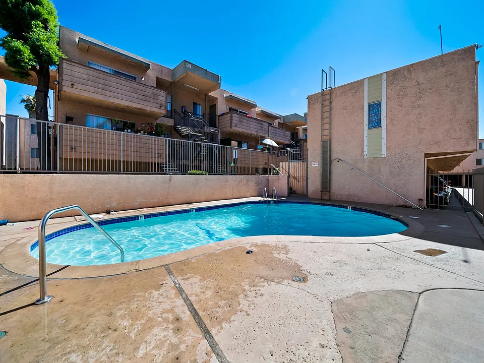 Summer Breeze Apartments