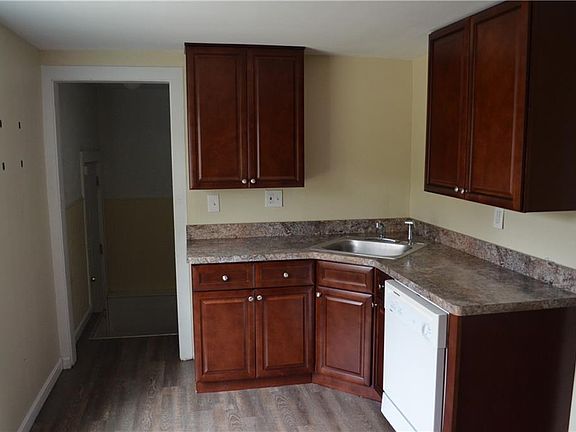 4th image of 846 E 210th St
