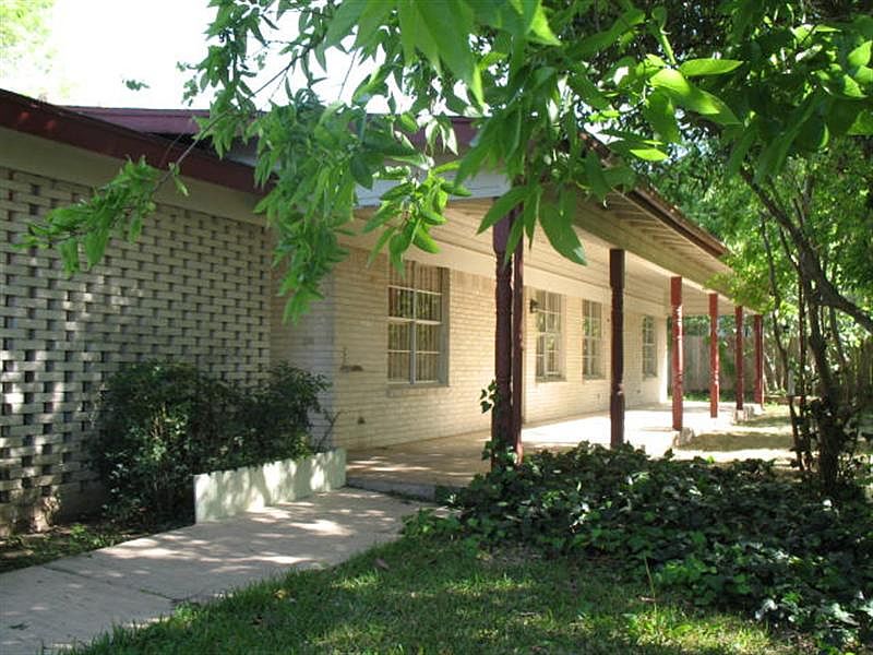 2401 Ventura Dr
