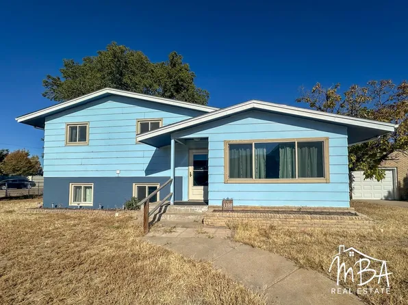 1108 W Kingman Ave, Lakin, KS 67860