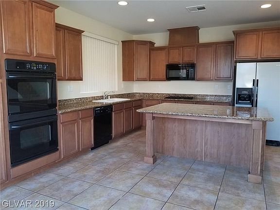 2nd image of 610 Bighorn Creek St #0