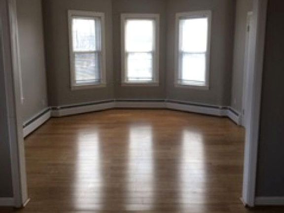 4th image of 27 Haven Ave #2