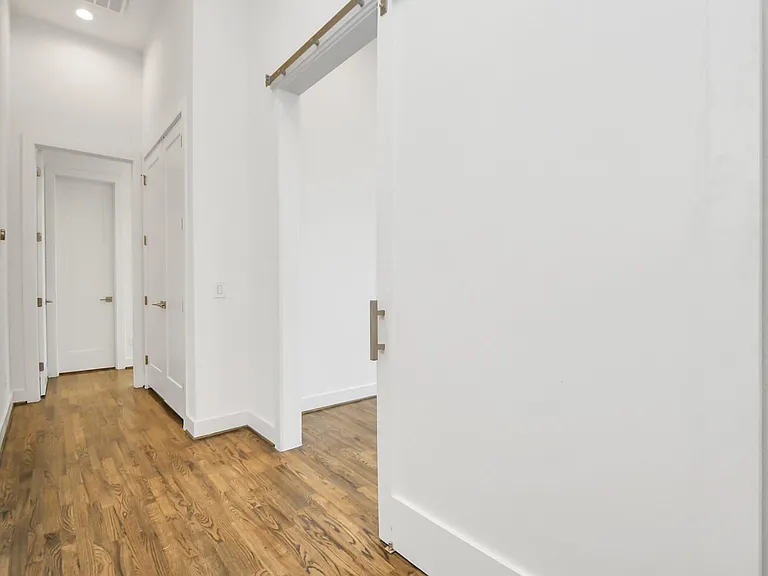 732 W 22nd St #A — Photo 17