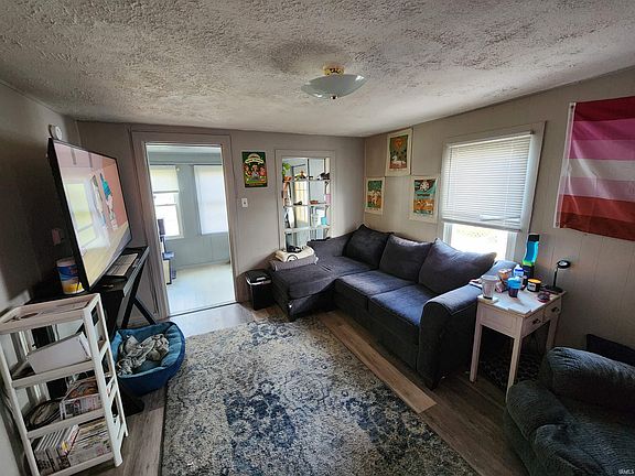 3rd image of 2201 E Princeton Ave