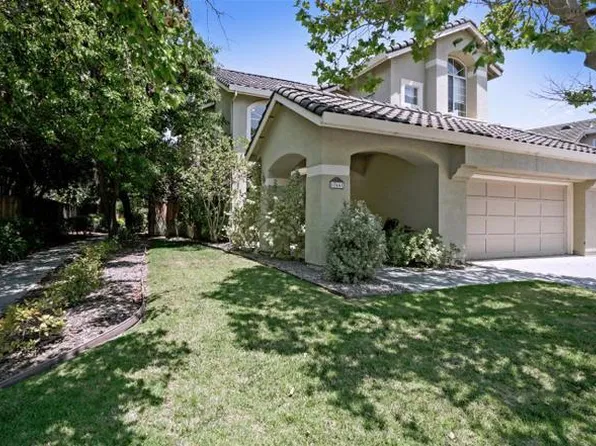 17641 River Run Rd, Salinas, CA 93908