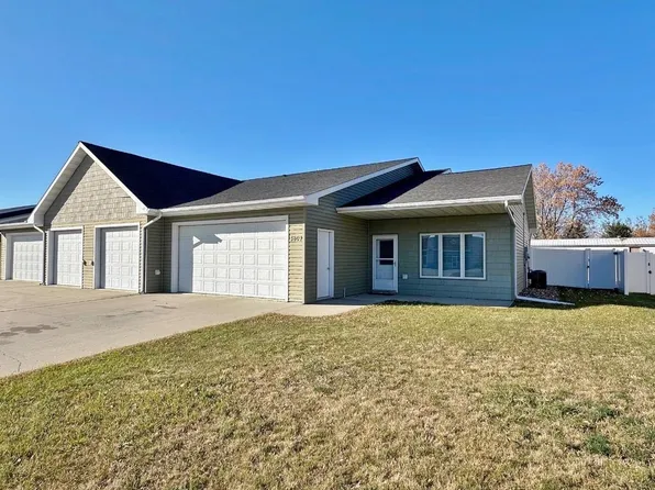 3604 10th St SW, Minot, ND 58701