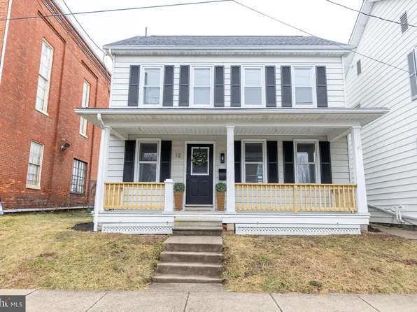12 N Peters St, New Oxford, PA 17350