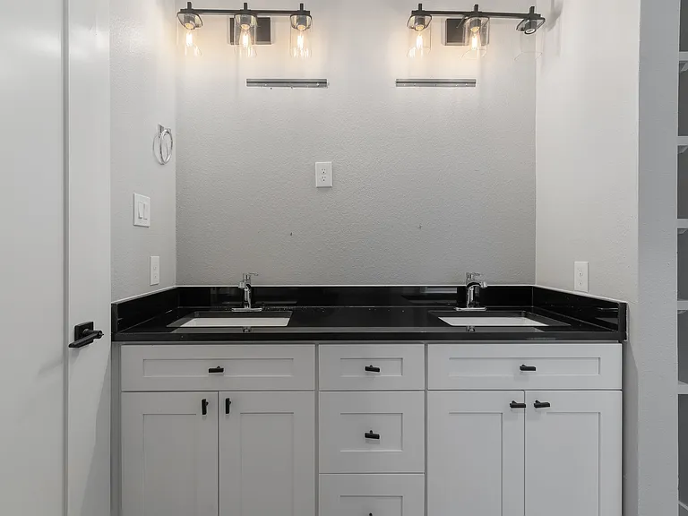 2806 Chicago St — Photo 18