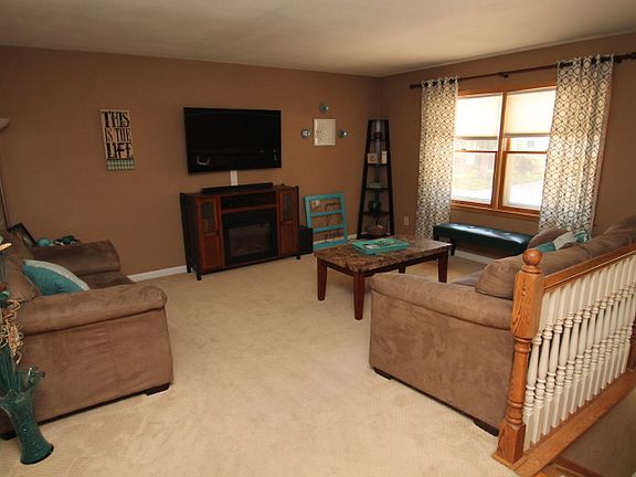 2nd image of 2212 Sunnyside Cir